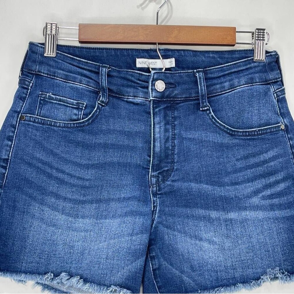 Nine West Women’s Jeans Shorts Size 4 Blue Denim Jean Ripped Hem - Picture 4 of 16